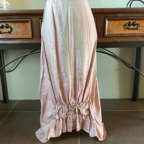 Newport News Dresses & Skirts - Newport News Taffeta-Like Vintage-Inspired Ruched/Ruffled Skirt. Pink Size 10